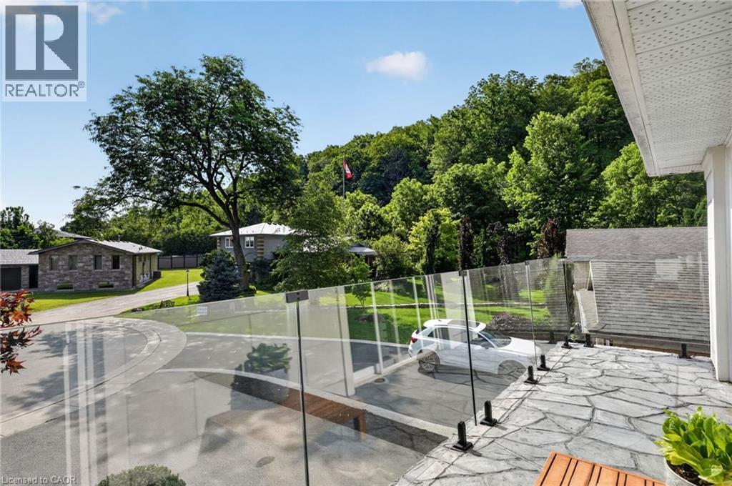 9 Leslie Drive, Hamilton, ON - Outdoor
