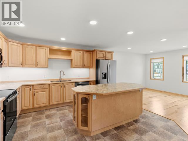 53 Wyvern Avenue, Whitehorse, YT - Indoor Photo Showing Kitchen
