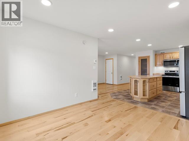 53 Wyvern Avenue, Whitehorse, YT - Indoor Photo Showing Kitchen