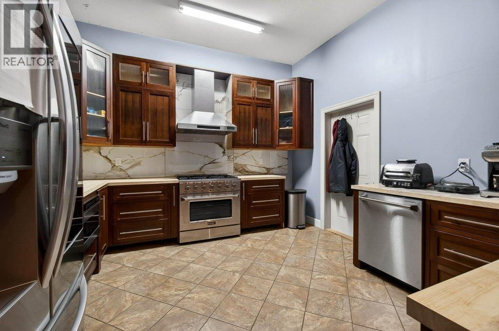 1 Wolfe Street, Sicamous, BC - Indoor Photo Showing Kitchen