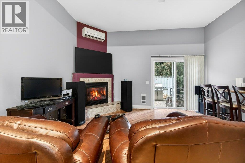 1 Wolfe Street, Sicamous, BC - Indoor Photo Showing Living Room With Fireplace