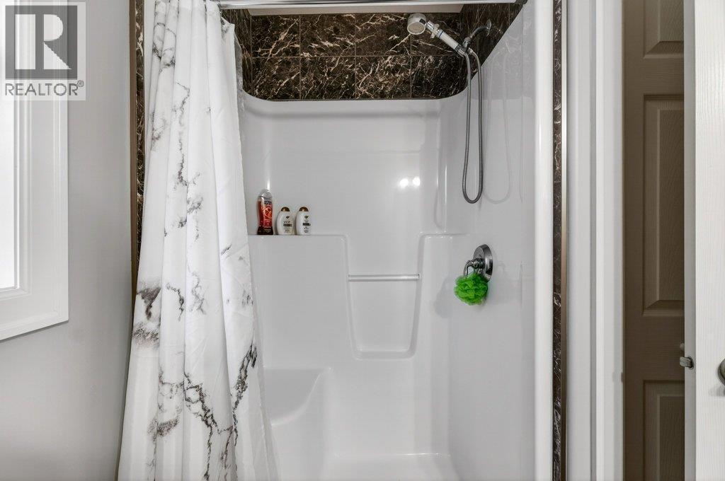 1 Wolfe Street, Sicamous, BC - Indoor Photo Showing Bathroom