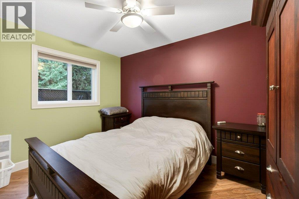 1 Wolfe Street, Sicamous, BC - Indoor Photo Showing Bedroom