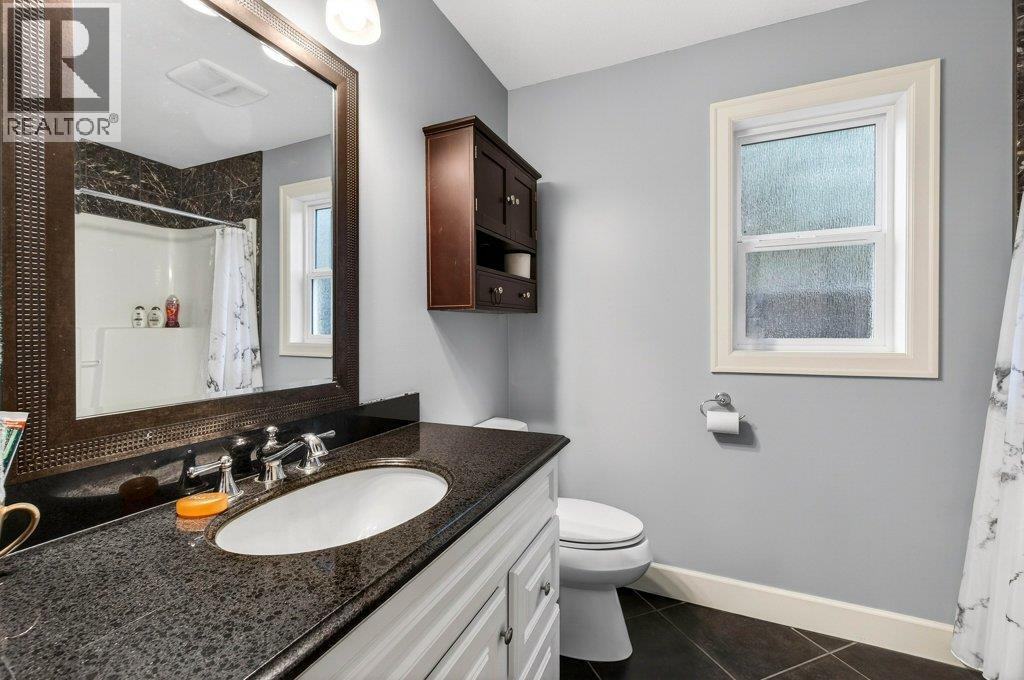 1 Wolfe Street, Sicamous, BC - Indoor Photo Showing Bathroom