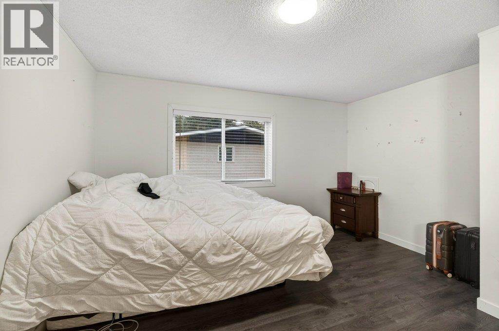 1 Wolfe Street, Sicamous, BC - Indoor Photo Showing Bedroom