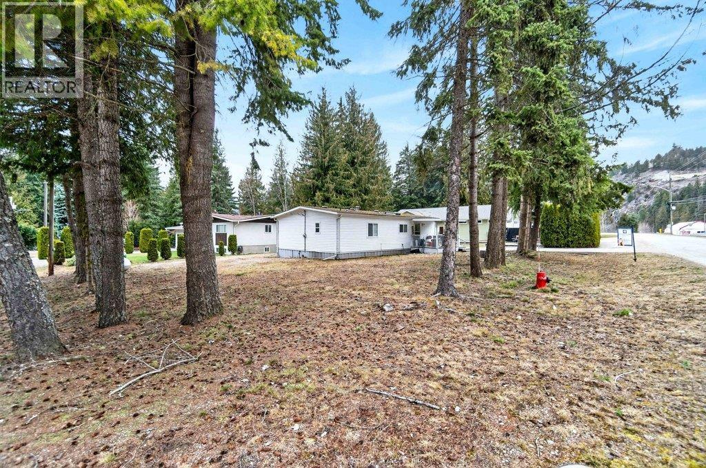 1 Wolfe Street, Sicamous, BC - Outdoor