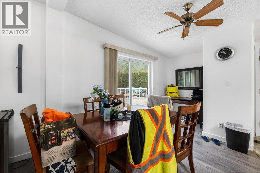 1 Wolfe Street, Sicamous, BC - Indoor Photo Showing Dining Room