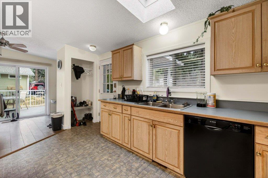 1 Wolfe Street, Sicamous, BC - Indoor Photo Showing Kitchen With Double Sink
