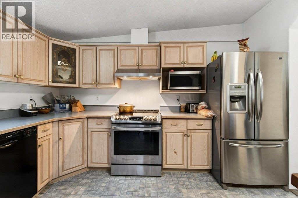 1 Wolfe Street, Sicamous, BC - Indoor Photo Showing Kitchen