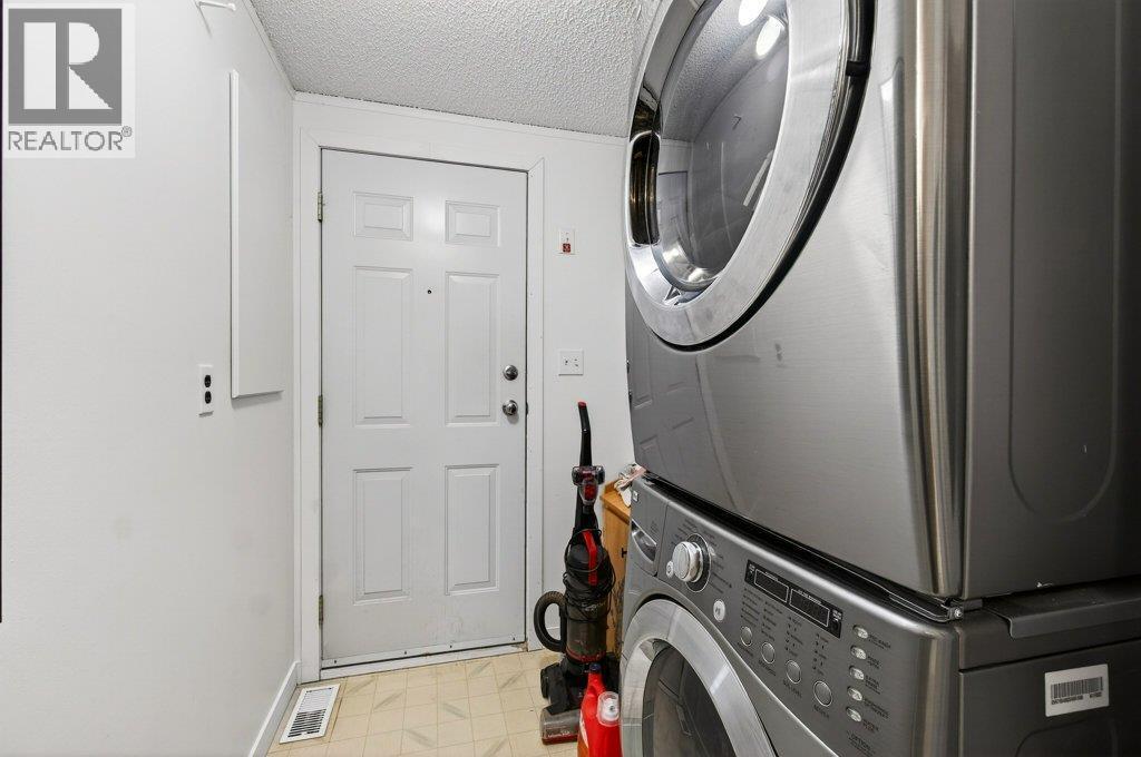 1 Wolfe Street, Sicamous, BC - Indoor Photo Showing Laundry Room