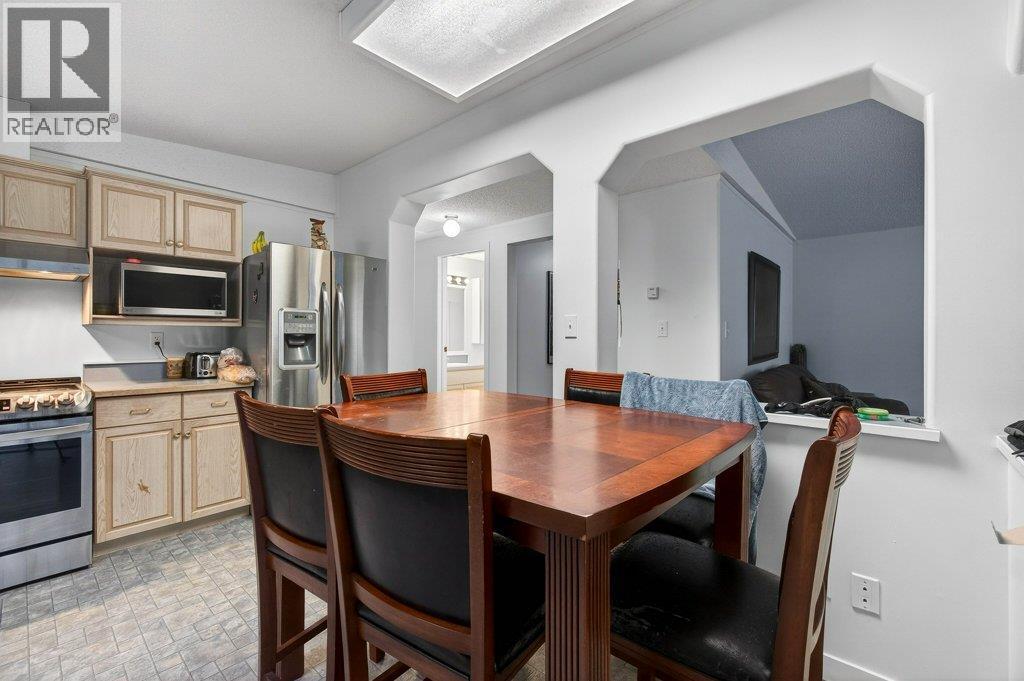 1 Wolfe Street, Sicamous, BC - Indoor