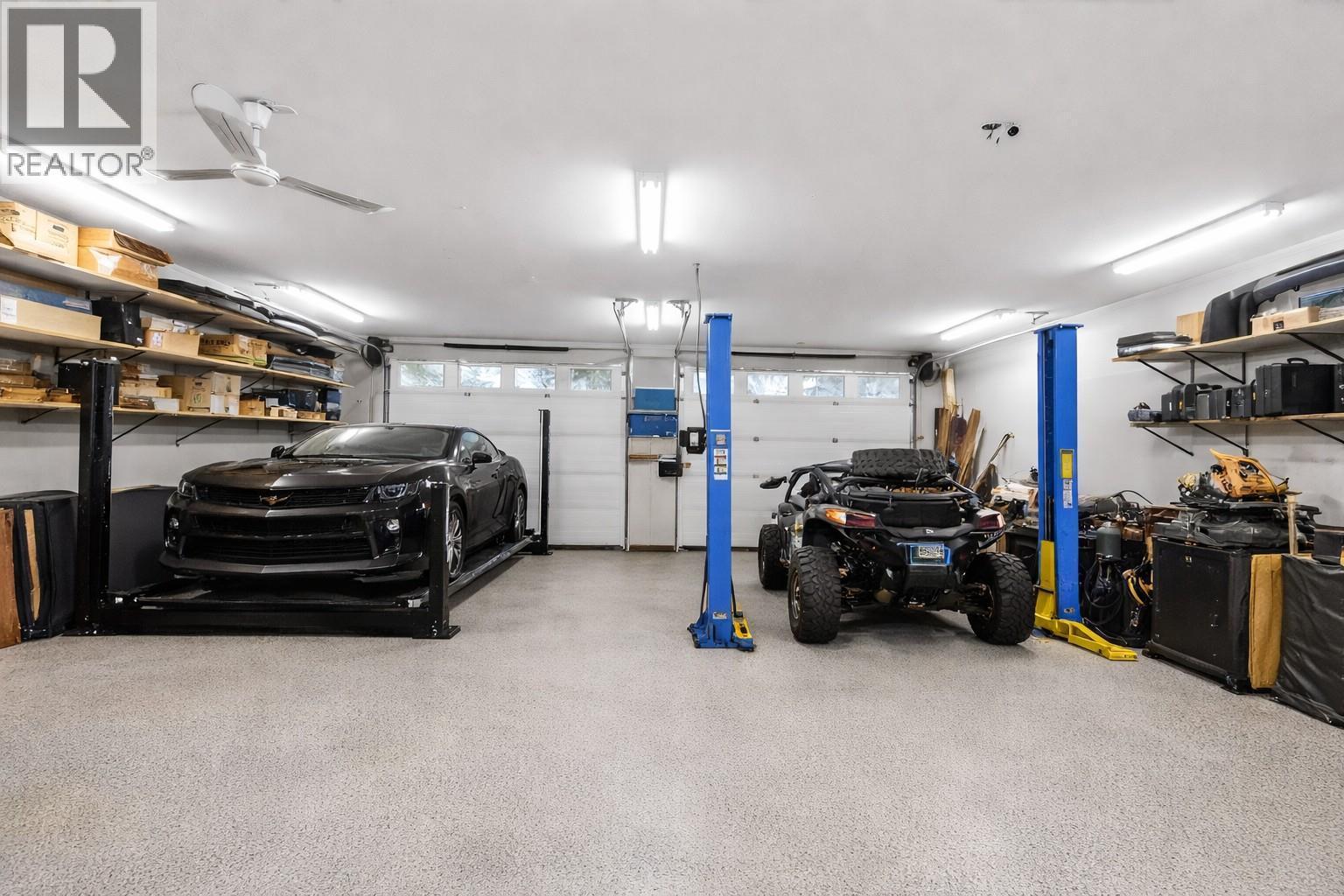 1 Wolfe Street, Sicamous, BC - Indoor Photo Showing Garage