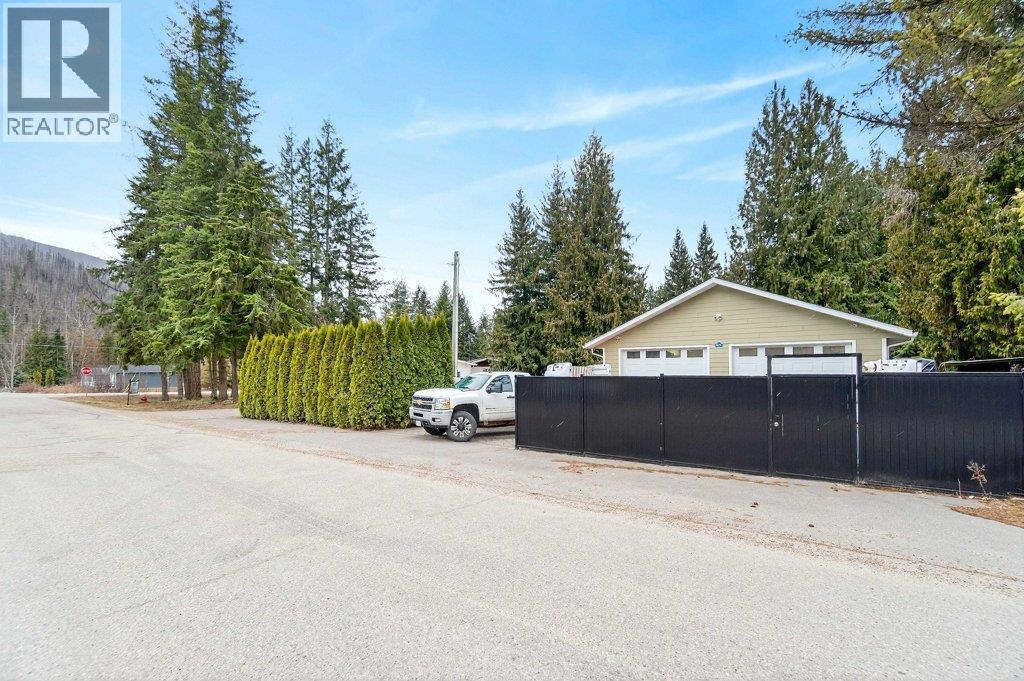 1 Wolfe Street, Sicamous, BC - Outdoor