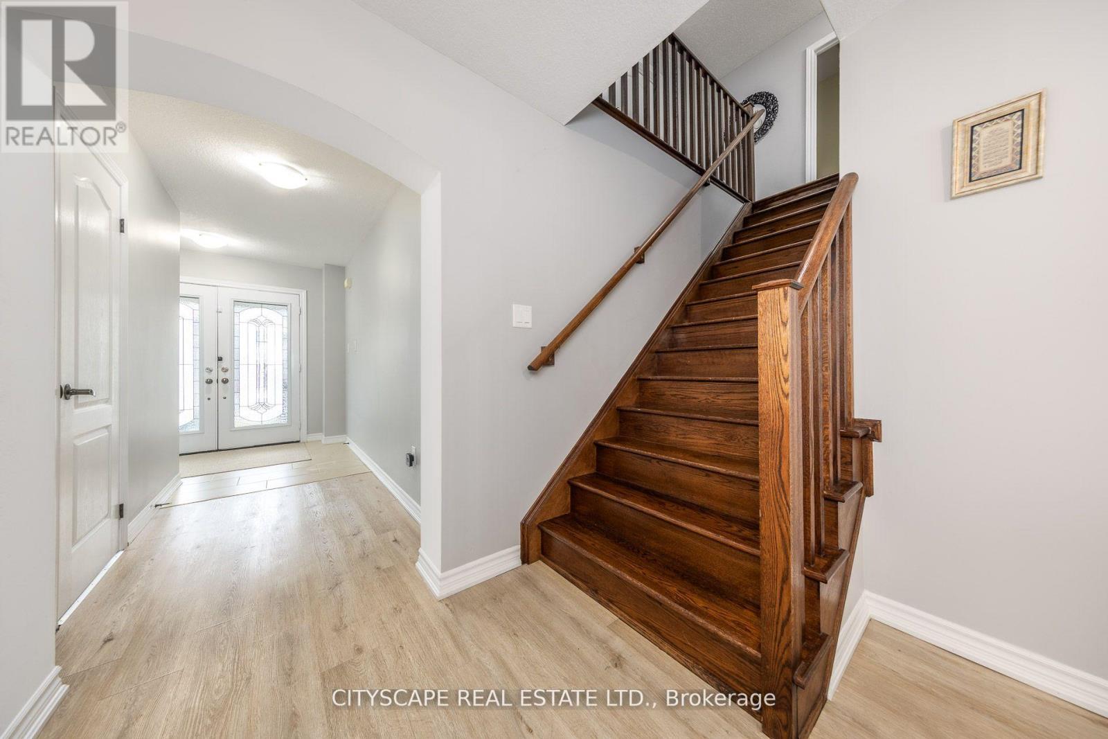 121 Crafter Crescent, Hamilton, ON