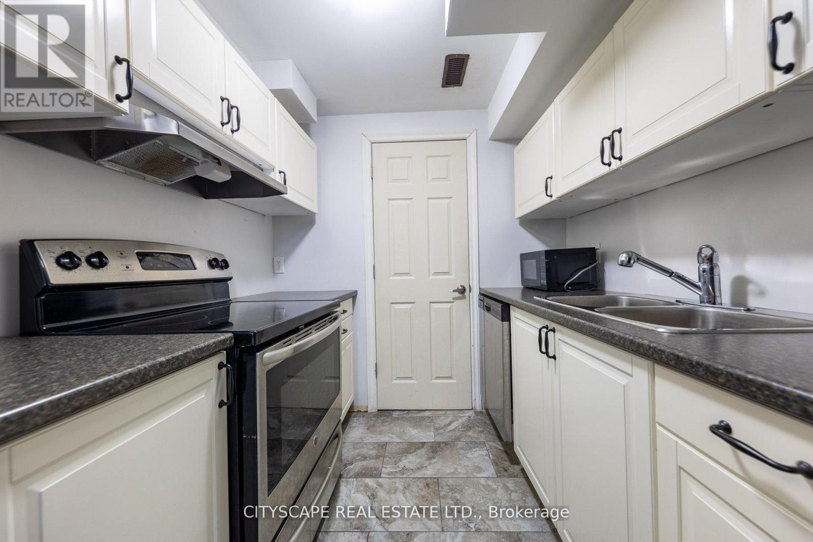 121 Crafter Crescent, Hamilton, ON
