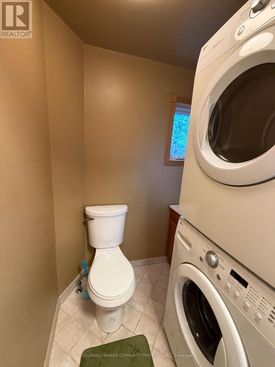 92 Case Street, Hamilton, ON - Indoor Photo Showing Laundry Room