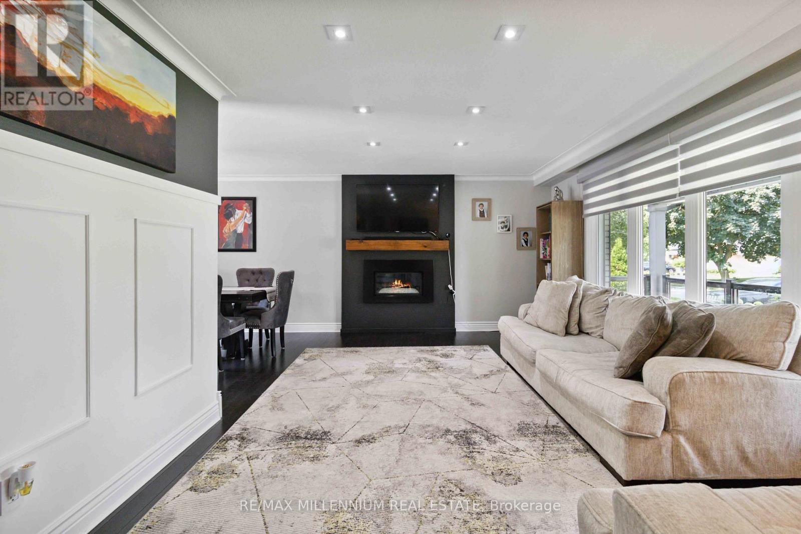 250 Daphne Avenue, Mississauga, ON
