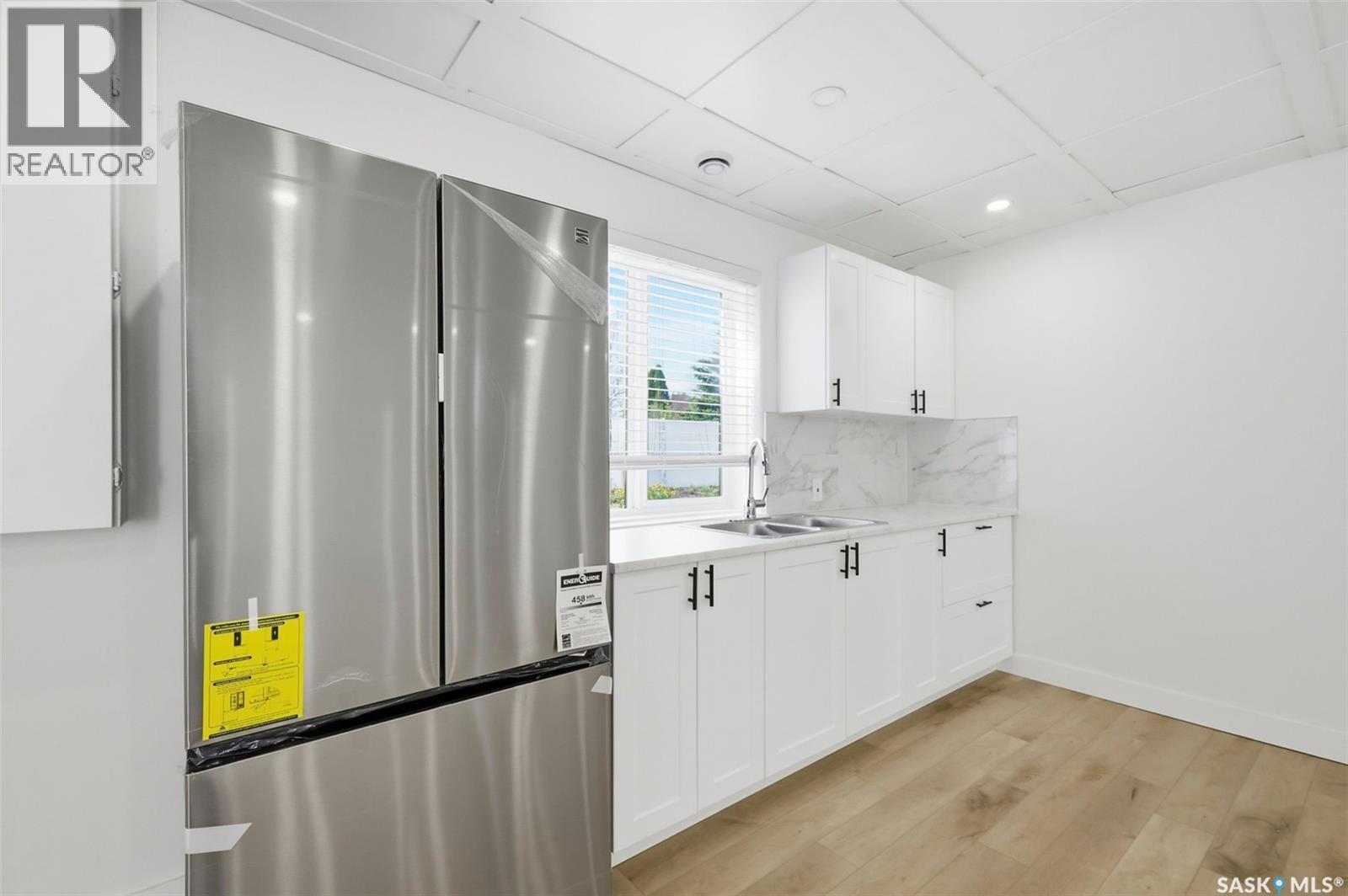 607 Addie Crescent, Saskatoon, SK - Indoor Photo Showing Kitchen With Double Sink