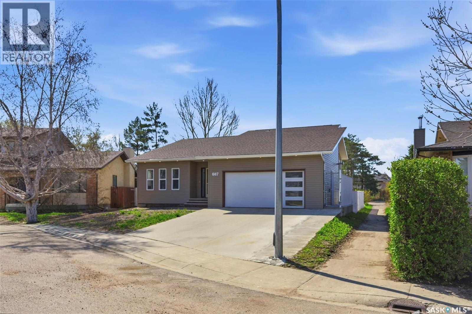 607 Addie Crescent, Saskatoon, SK - Outdoor With Facade
