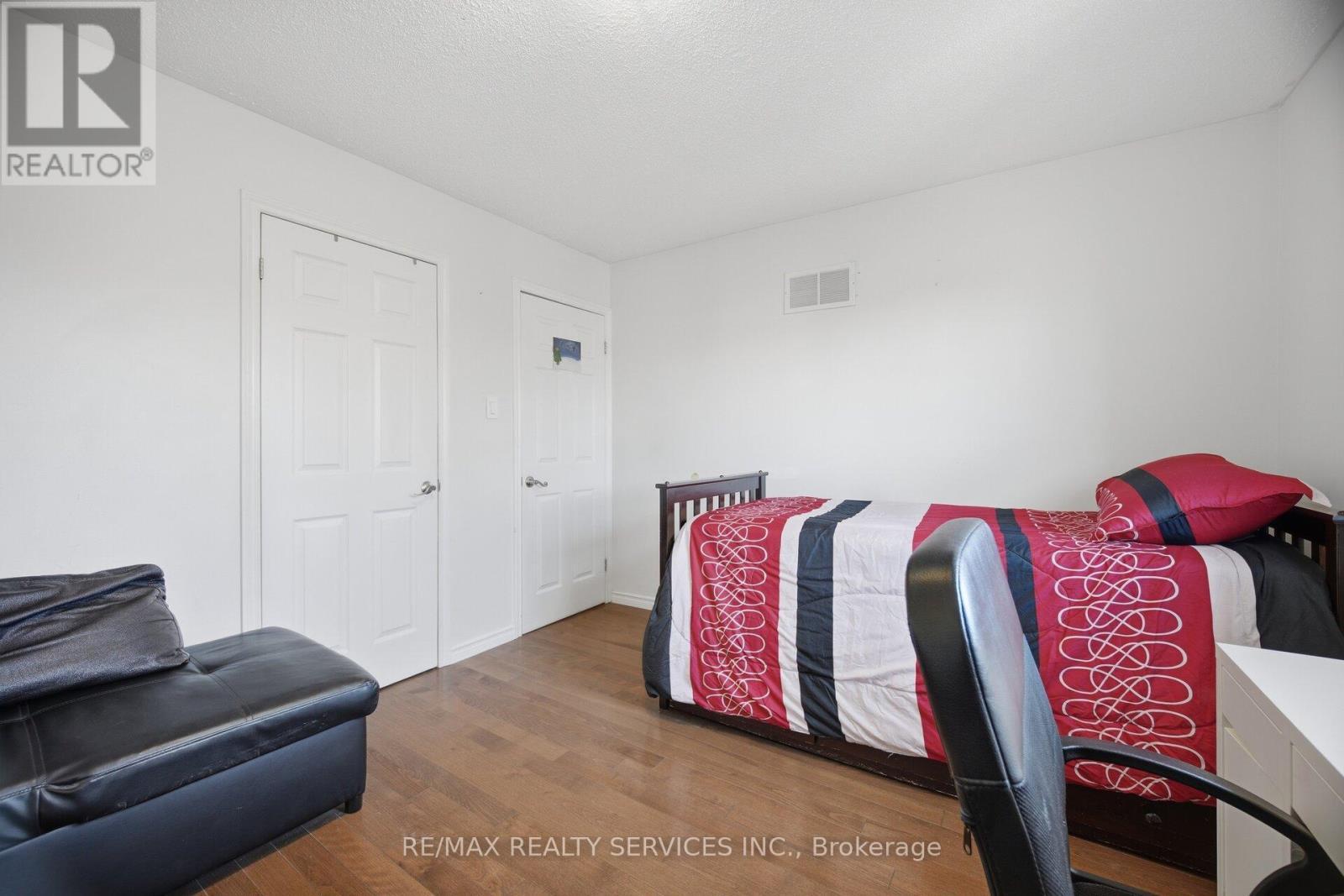 16 Langholm Court, Brampton, ON
