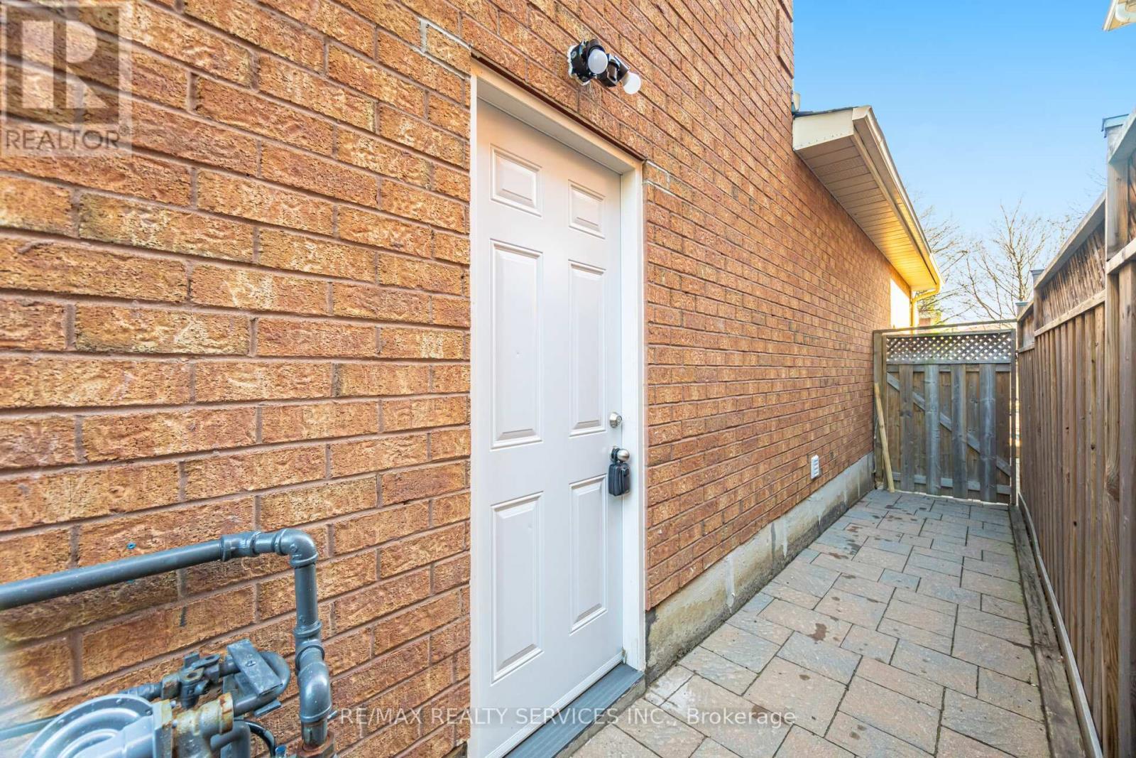 16 Langholm Court, Brampton, ON