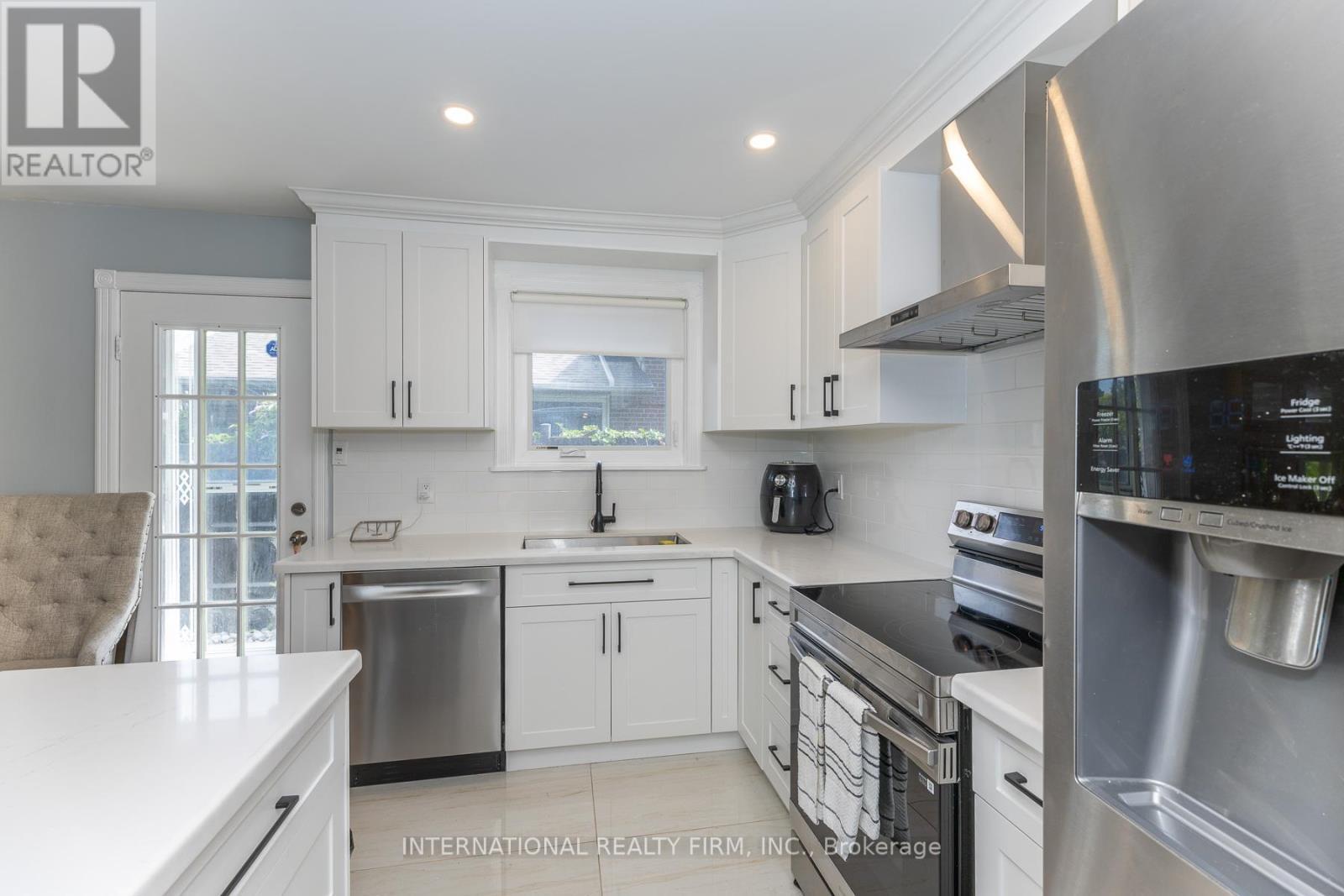 2528 Truscott Drive, Mississauga, ON