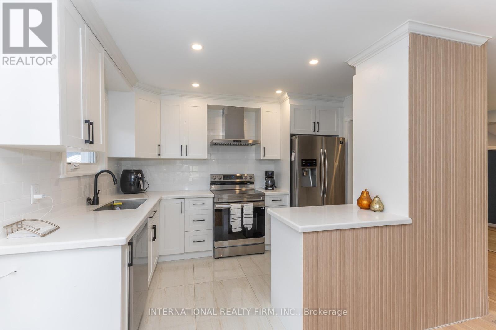 2528 Truscott Drive, Mississauga, ON