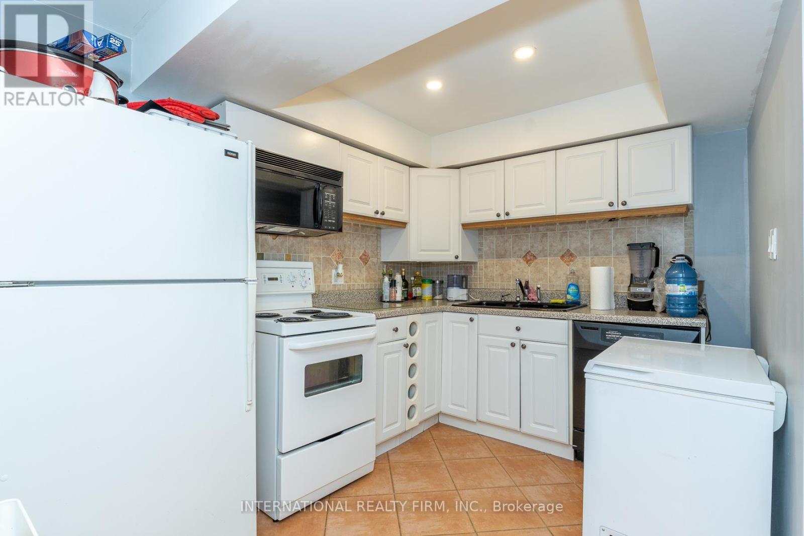 2528 Truscott Drive, Mississauga, ON