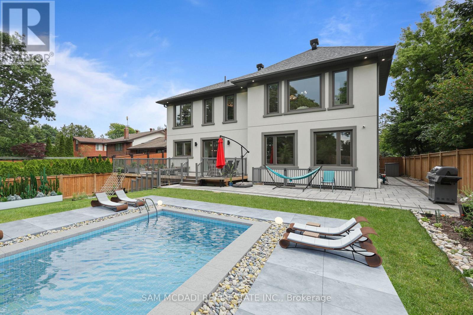 Pool is for visual effect only - 1750 Lincolnshire Boulevard, Mississauga, ON