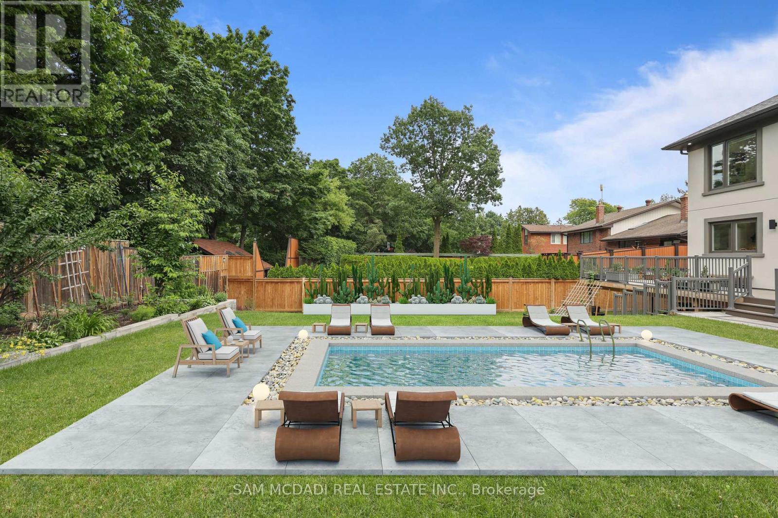 Pool is for visual effect only - 1750 Lincolnshire Boulevard, Mississauga, ON