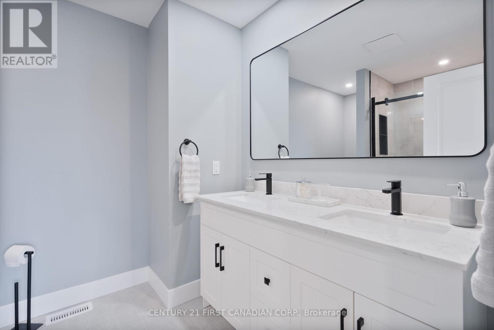 44 Postma Crescent, North Middlesex (Ailsa Craig), ON