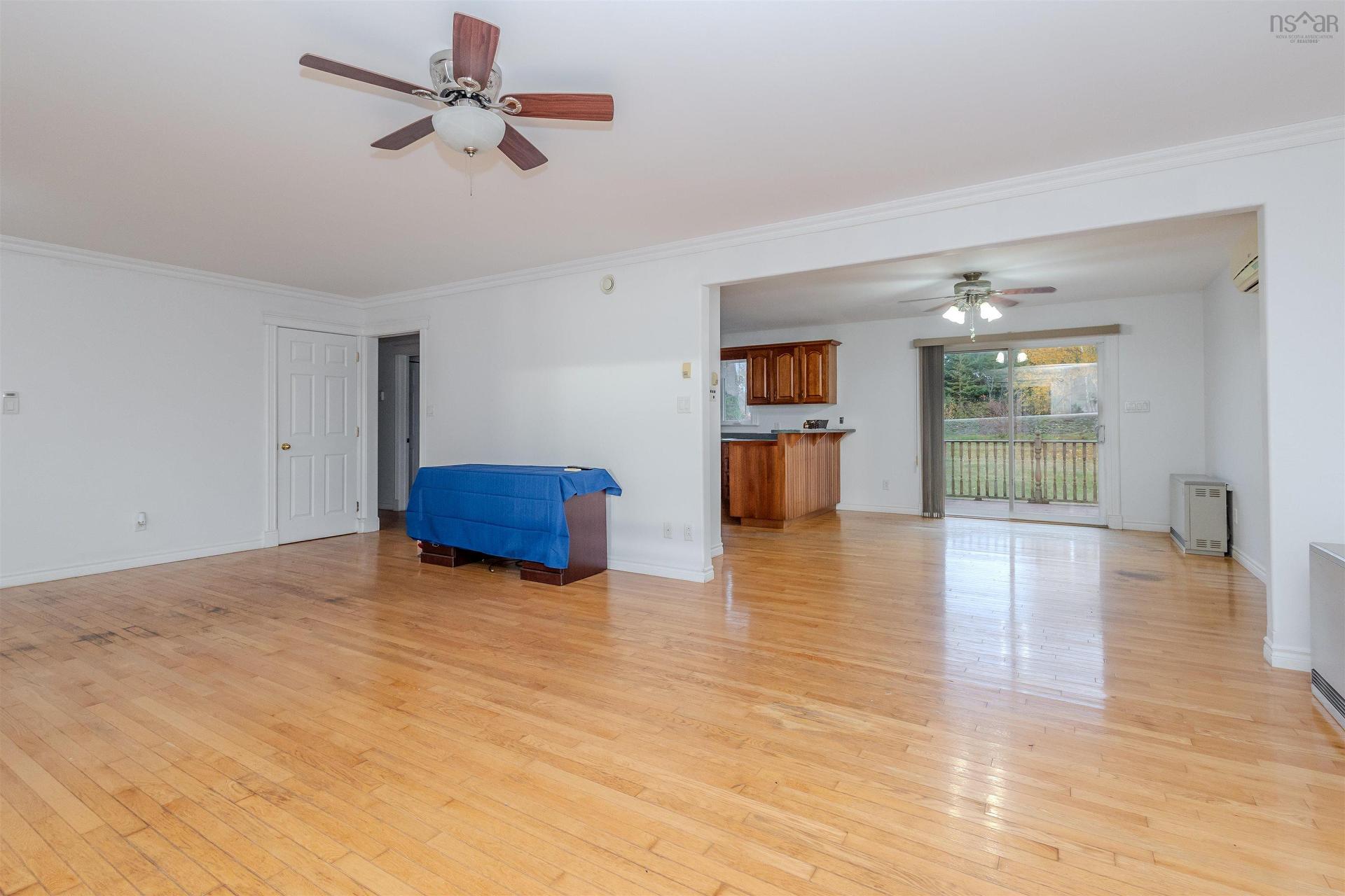 103 Paradise Road, Albert Bridge, NS - Indoor Photo Showing Living Room