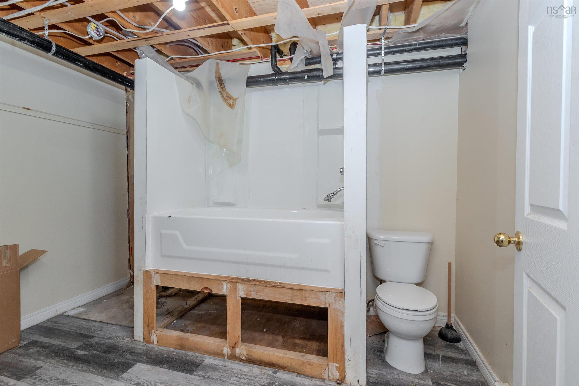 103 Paradise Road, Albert Bridge, NS - Indoor Photo Showing Bathroom