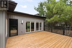 Walkout to Upper Deck -