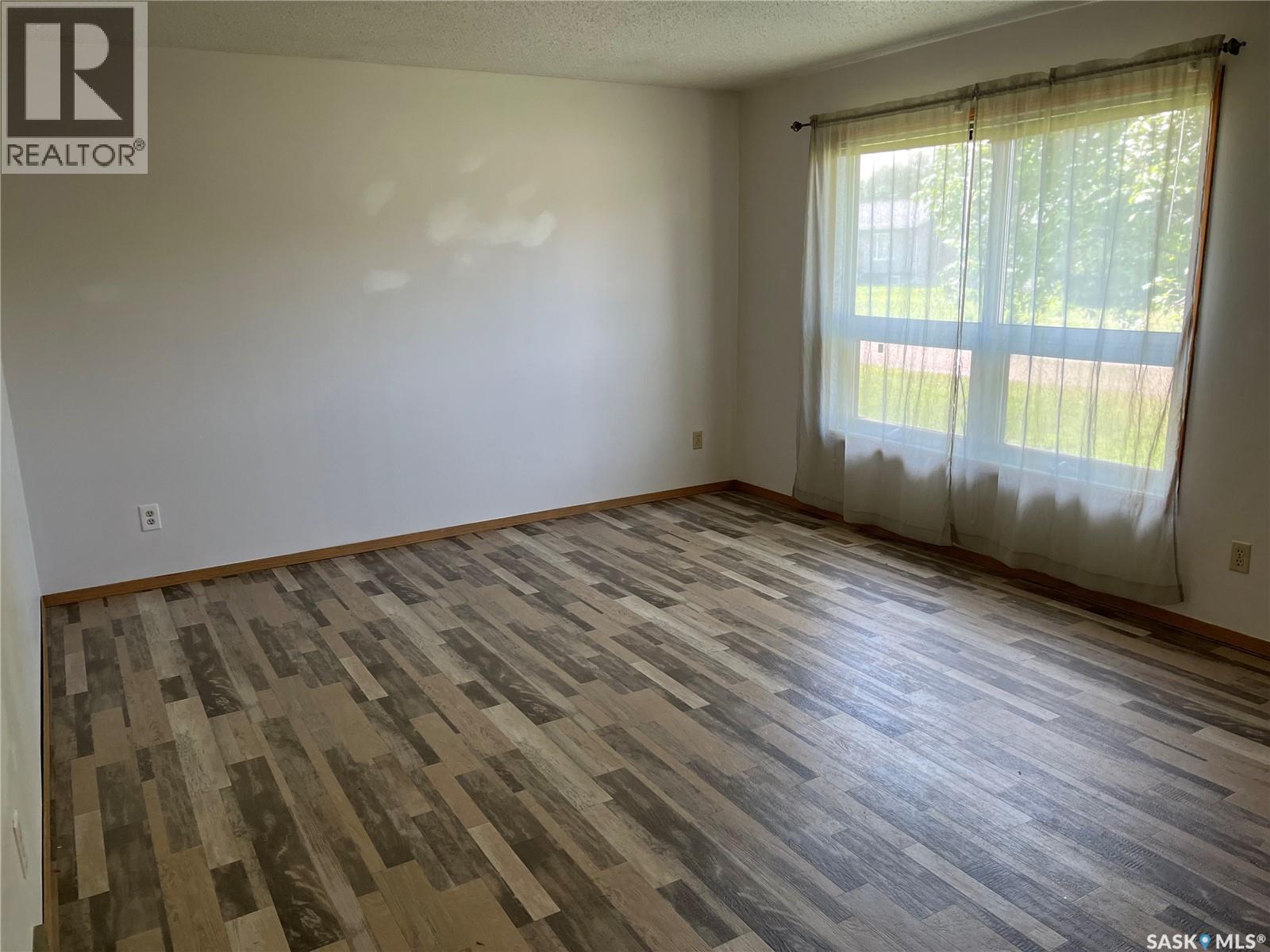 3 2Nd Street E, Willow Bunch, SK