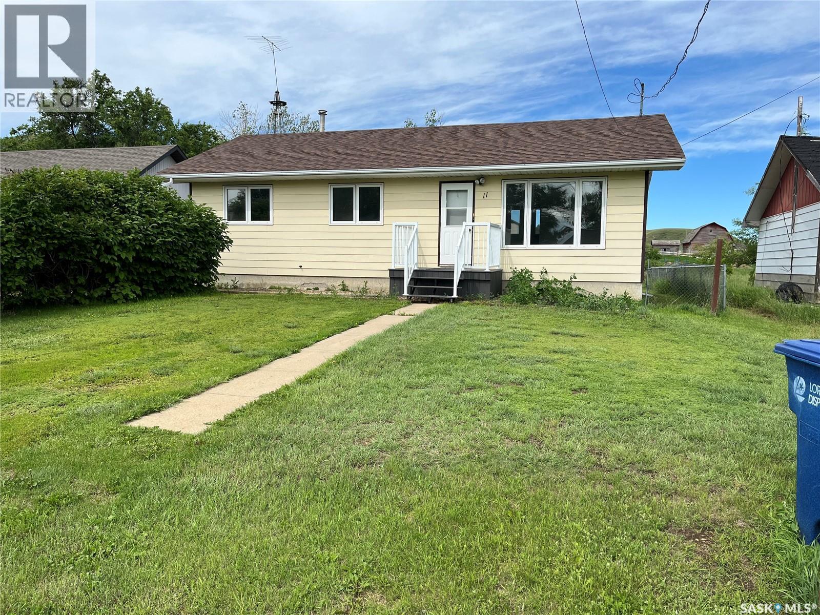 11 A Avenue, Willow Bunch, SK