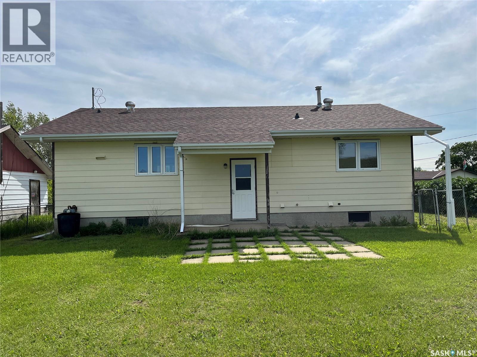 11 A Avenue, Willow Bunch, SK