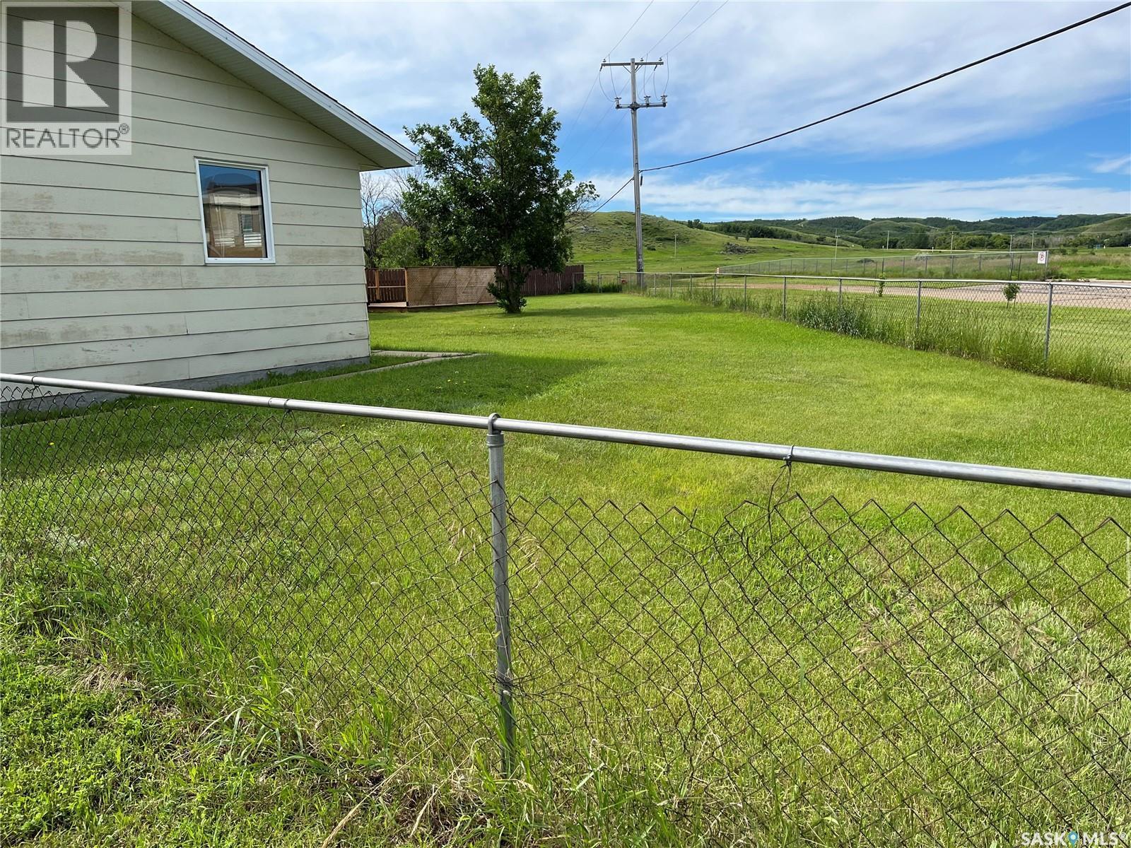 2 6Th Street, Willow Bunch, SK