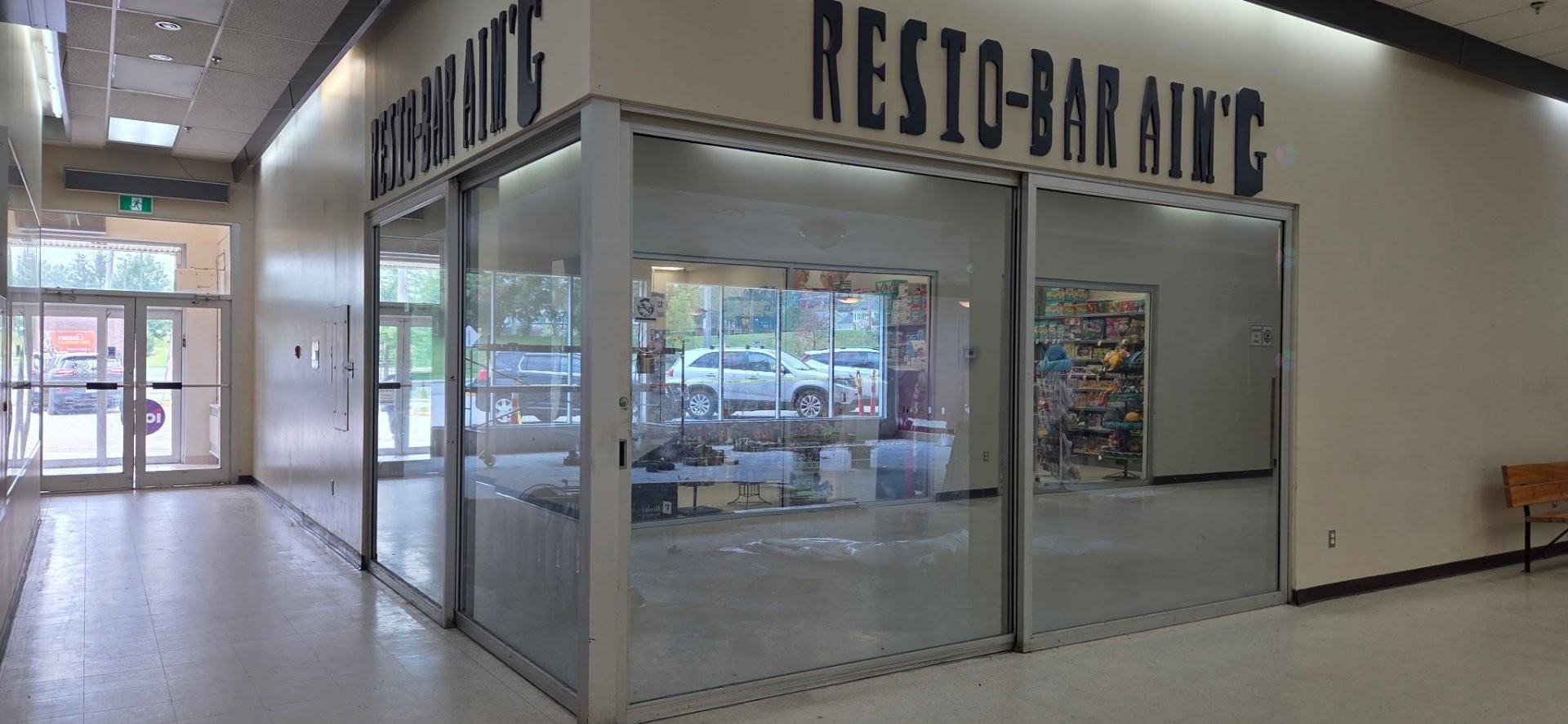 Commerce - A-525 1Re Avenue, Val-Des-Sources, QC