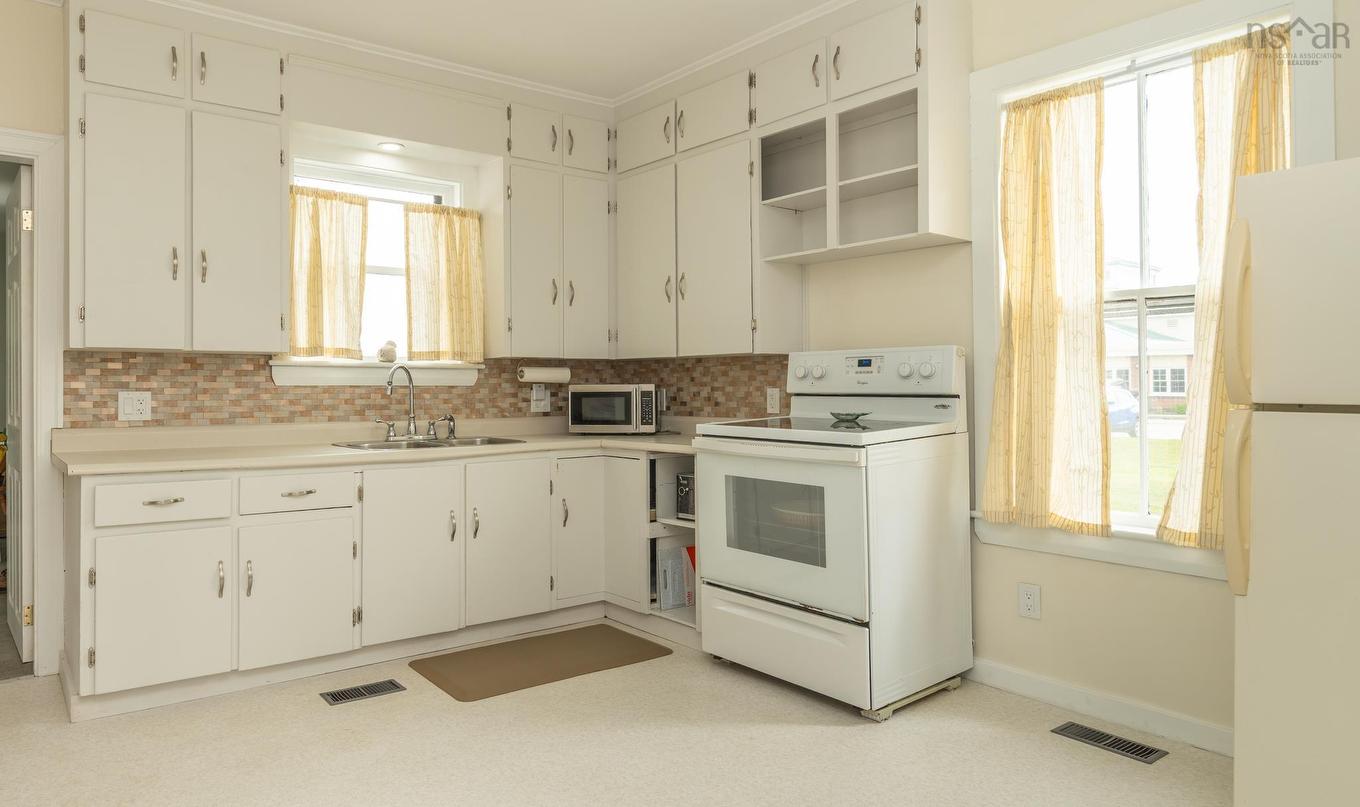 233 Pleasant Street, Yarmouth, NS