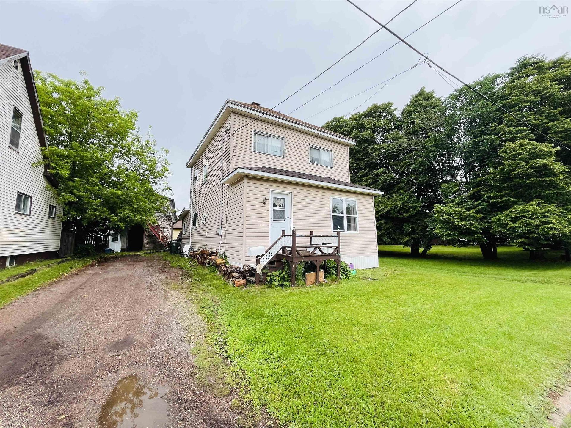 9 Dundonald Street, Amherst, NS