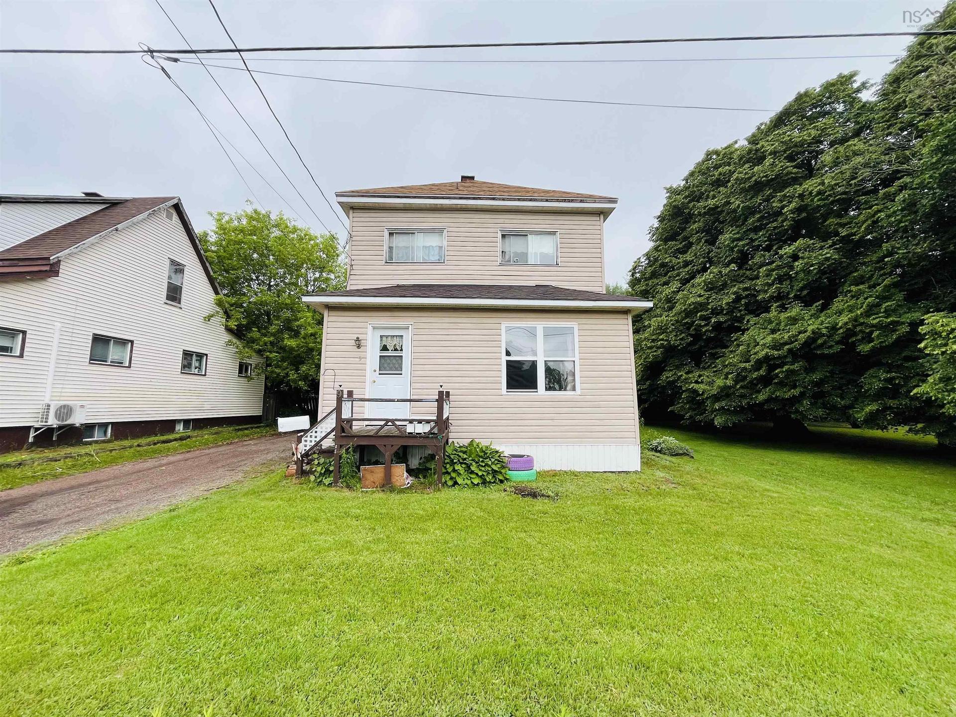 9 Dundonald Street, Amherst, NS