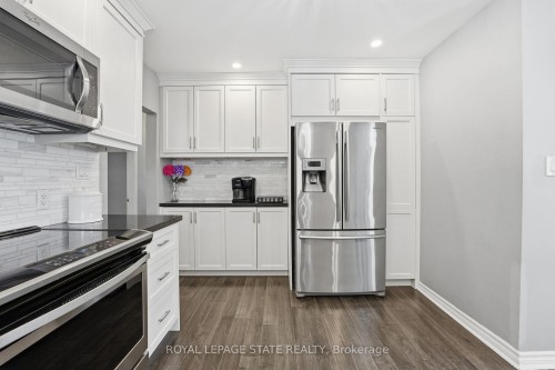 473 Mohawk Road W, Hamilton, ON - Indoor Photo Showing Kitchen With Upgraded Kitchen