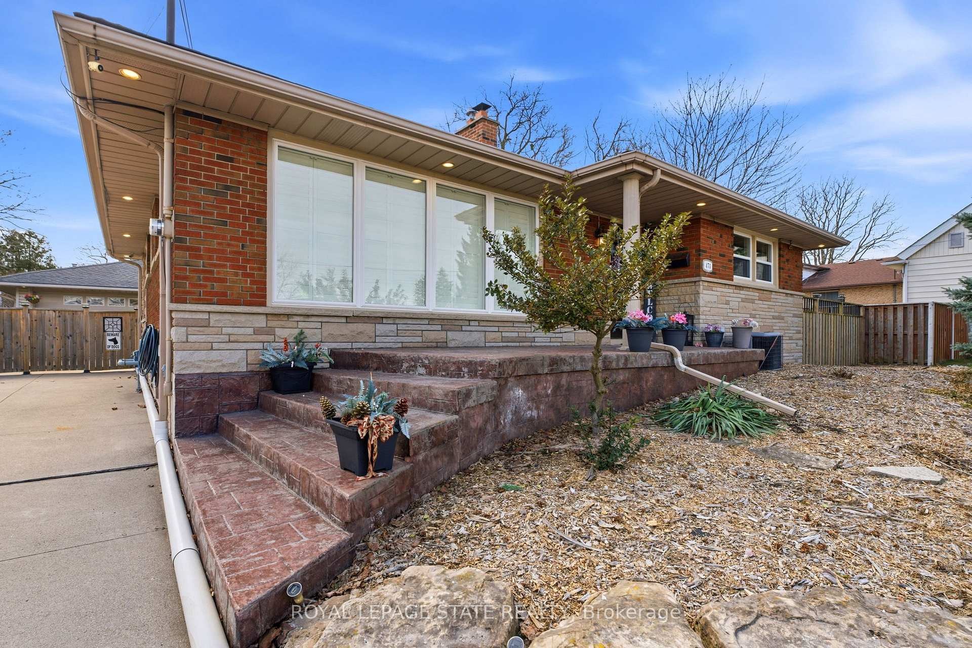 473 Mohawk Road W, Hamilton, ON - Outdoor With Exterior