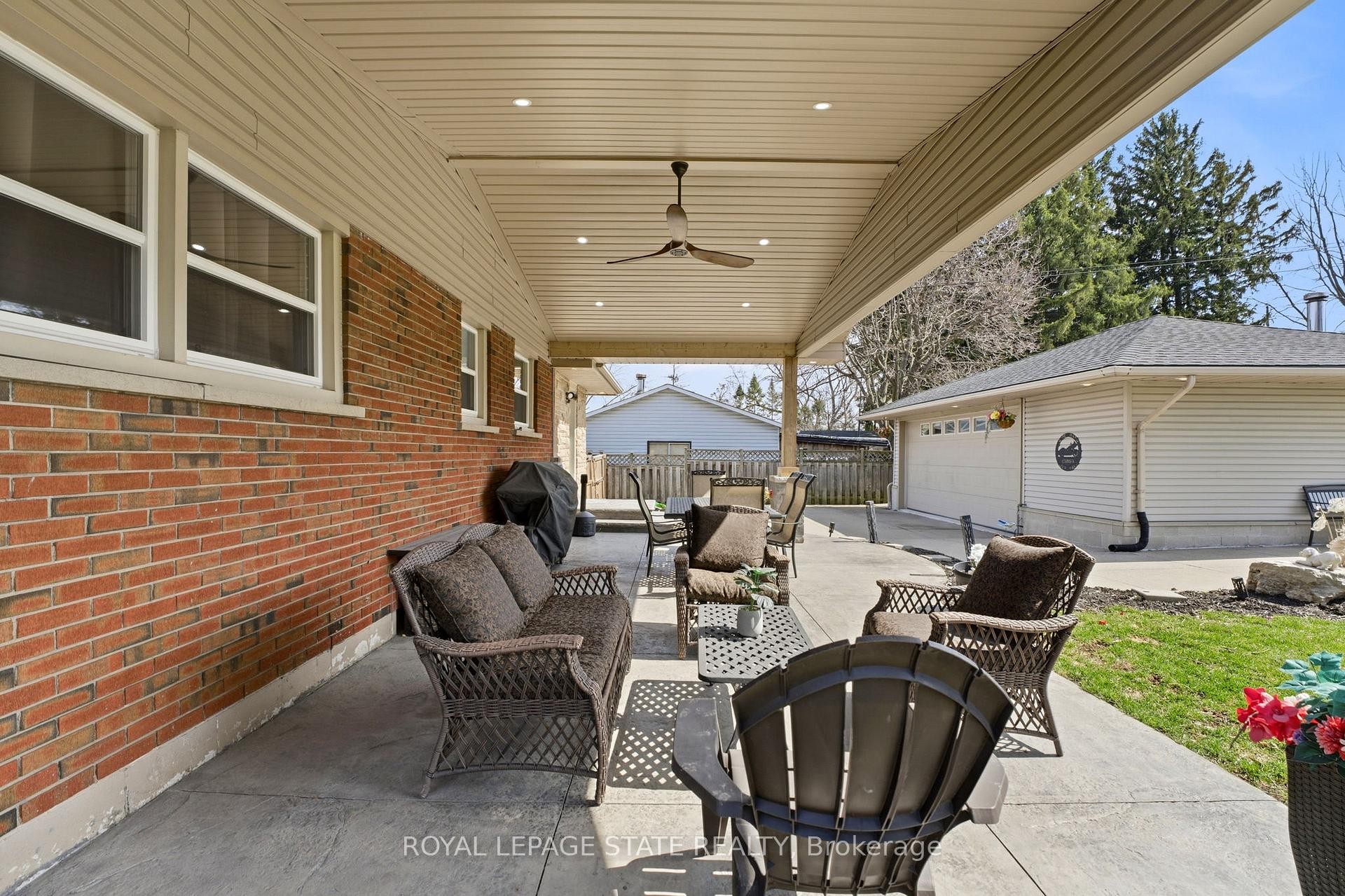 473 Mohawk Road W, Hamilton, ON - Outdoor With Deck Patio Veranda With Exterior