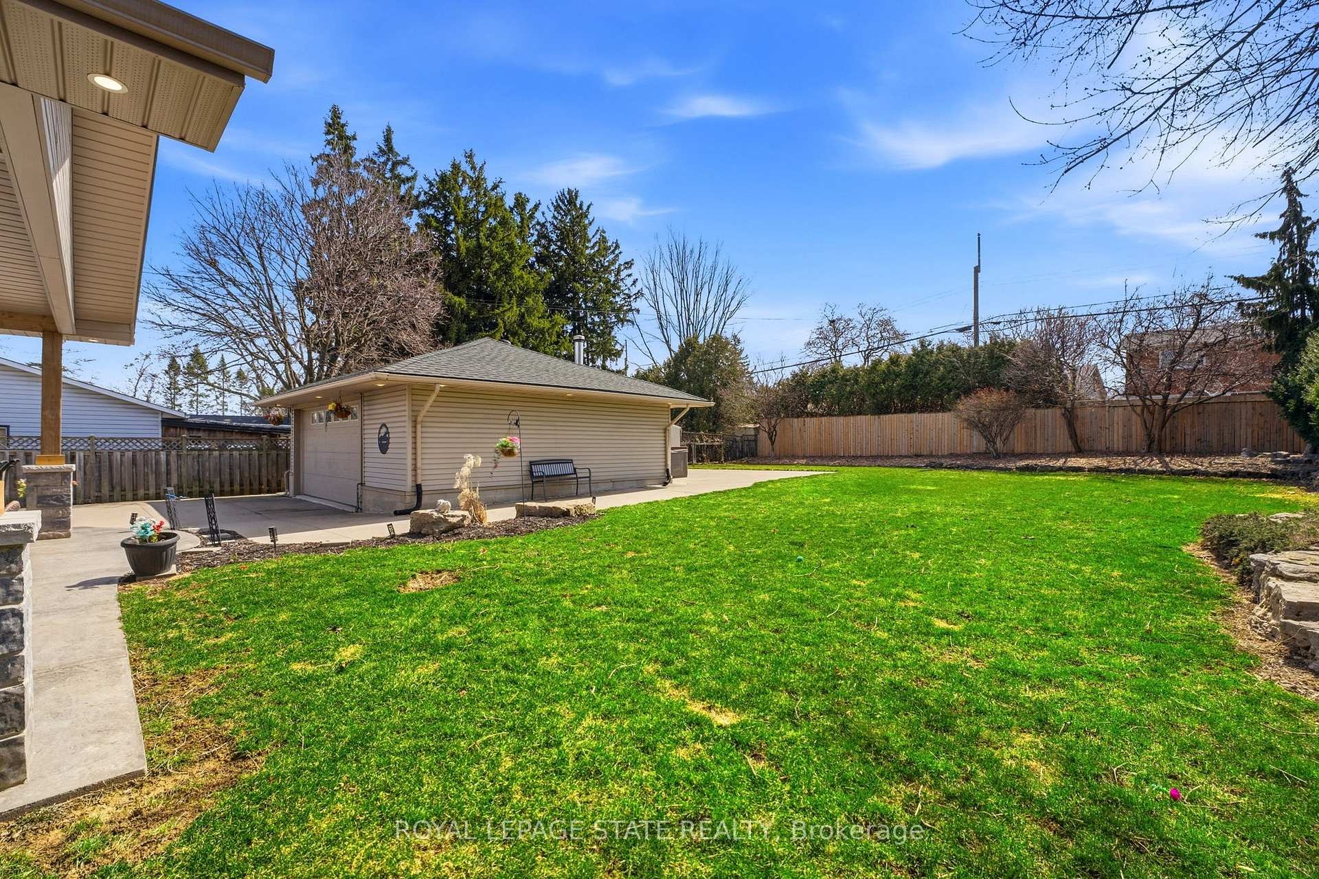 473 Mohawk Road W, Hamilton, ON - Outdoor With Backyard