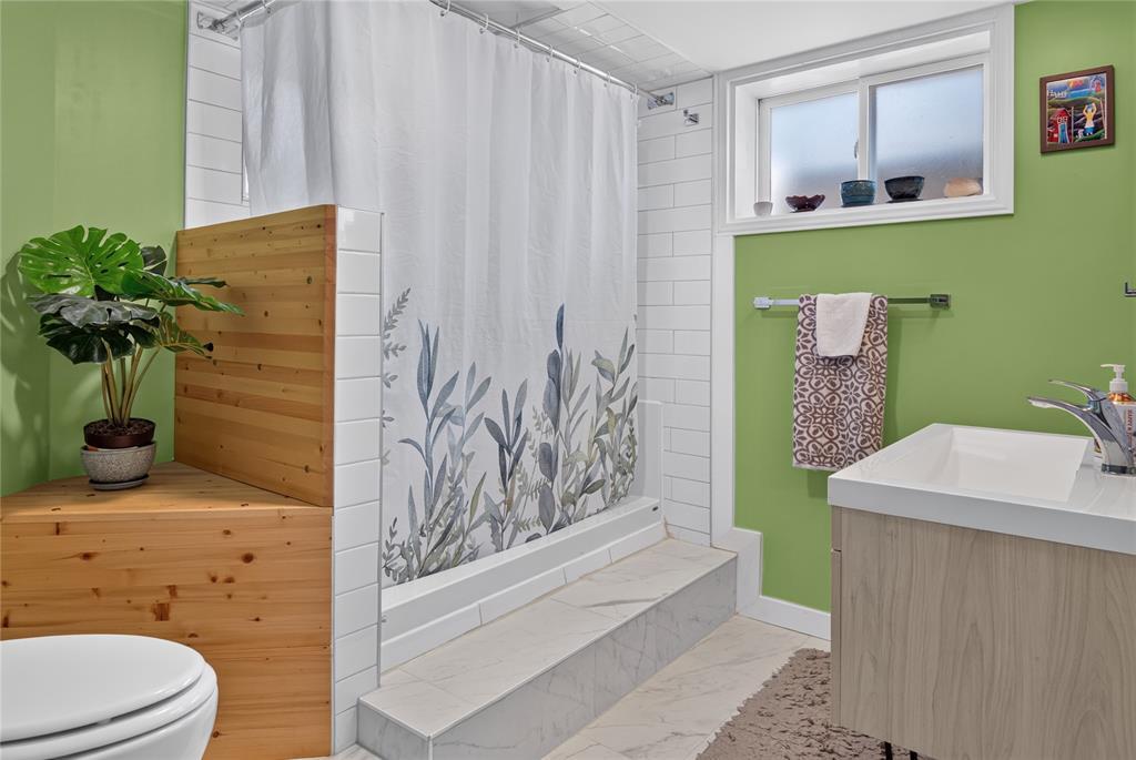 34 Nungesser Avenue, Gander, NL - Indoor Photo Showing Bathroom