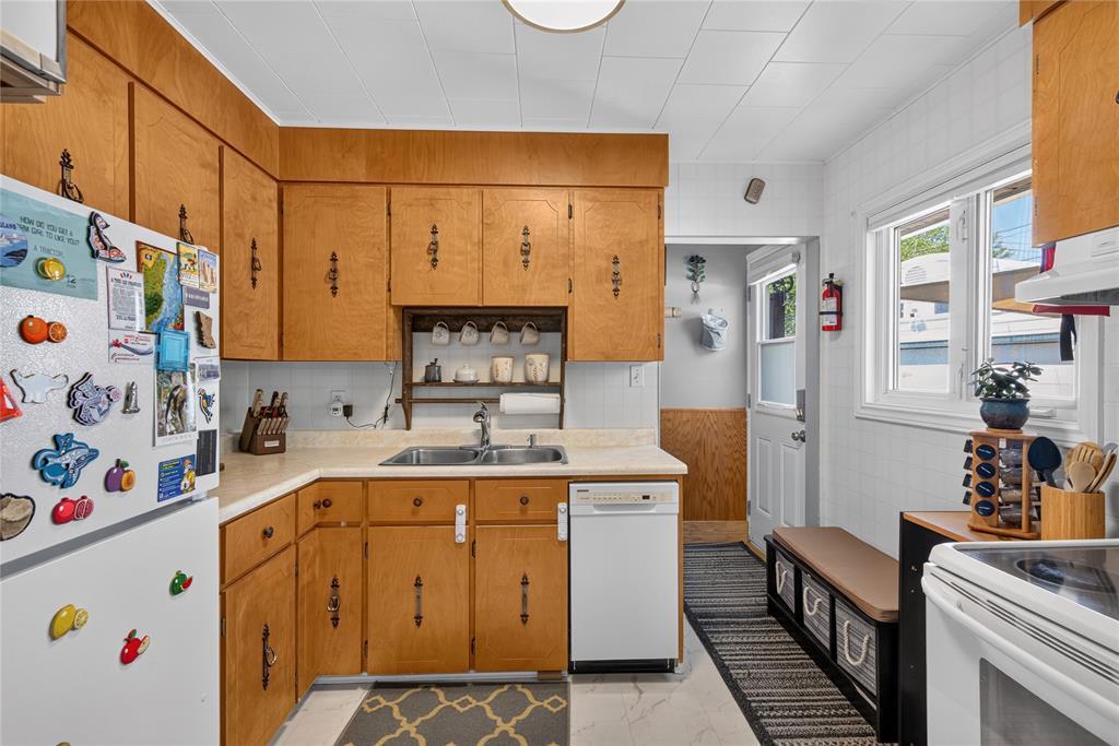 34 Nungesser Avenue, Gander, NL - Indoor Photo Showing Kitchen With Double Sink