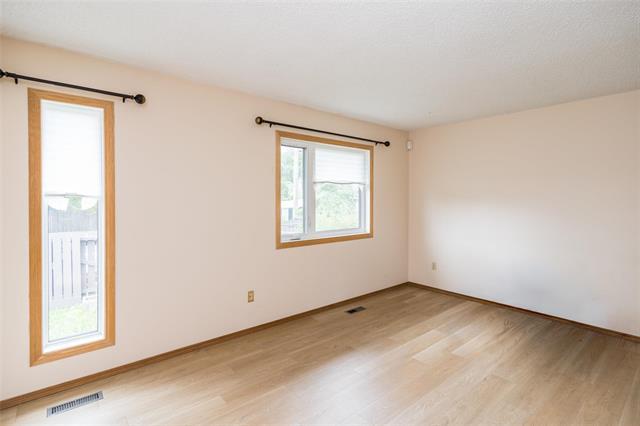 133 Dumoulin St, Winnipeg, MB