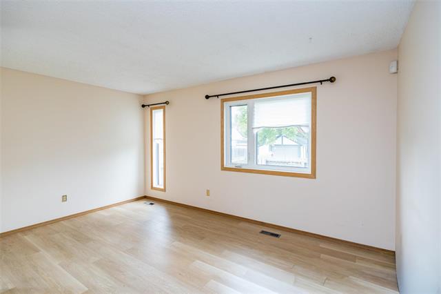 133 Dumoulin St, Winnipeg, MB
